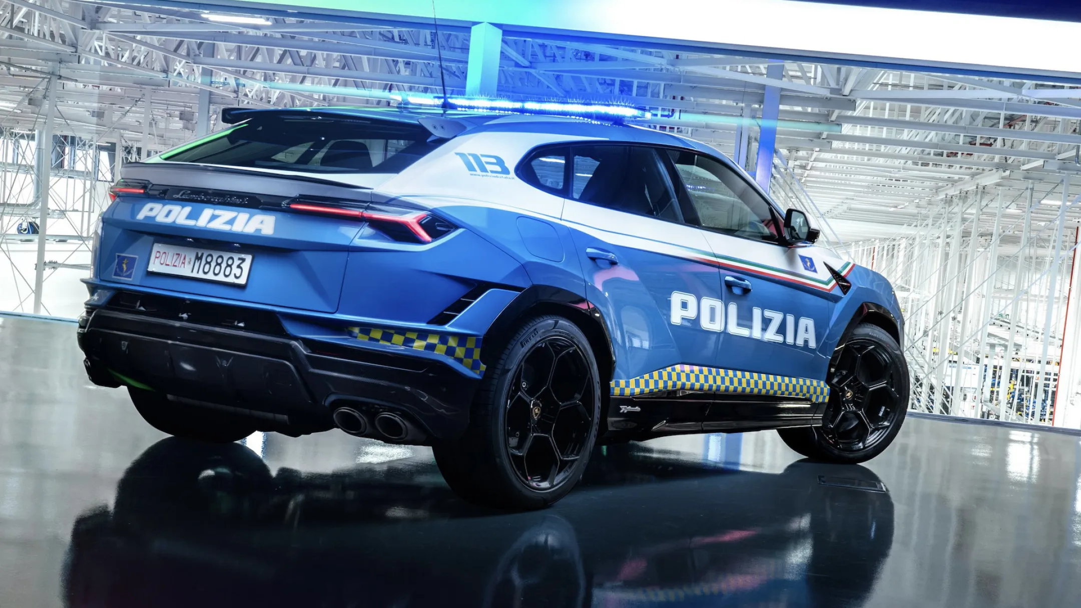 Un Lamborghini Urus Performante Polizia pour transporter des organes